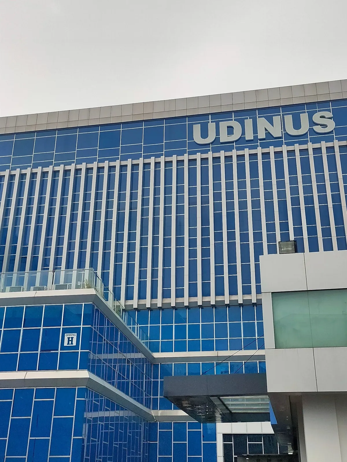 Dian Nuswantoro University campus building